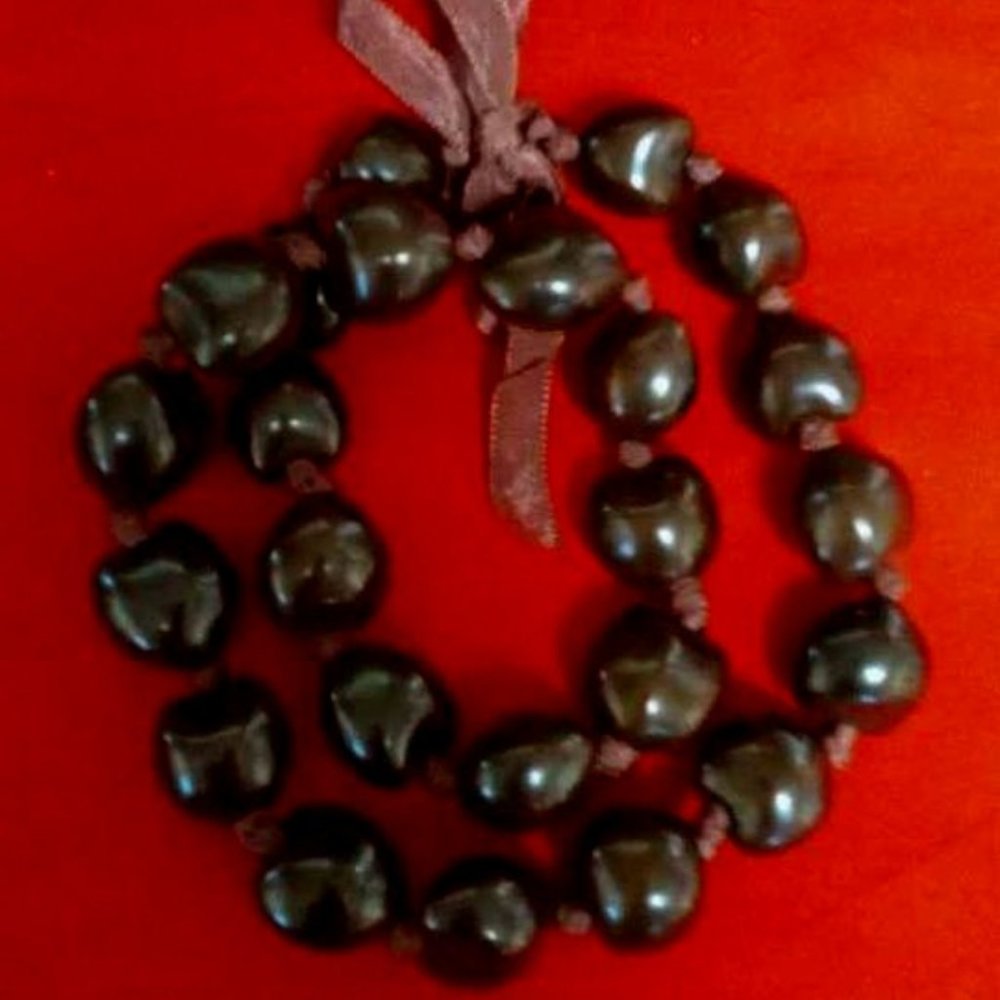 HAWAIIAN TROPICAL 1970S  KUKUI NUT LEI NECKLACE